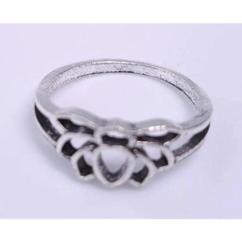 The Unbranded Brand silver tone